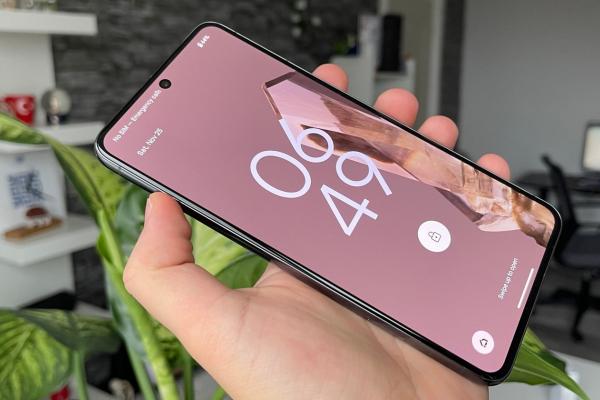 Google Pixel 8 Pro: OS, UI, aplicaţii cu un Android 14 supraîncărcat cu AI
