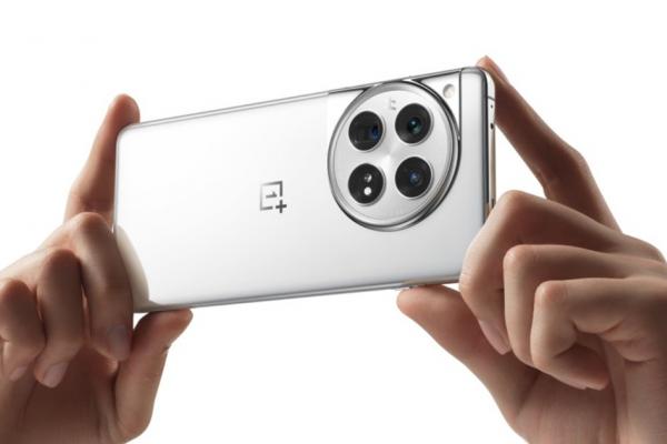 OnePlus 12 ar sosi alături de OnePlus 12R și smartwatch-ul OnePlus Watch 2 la nivel global