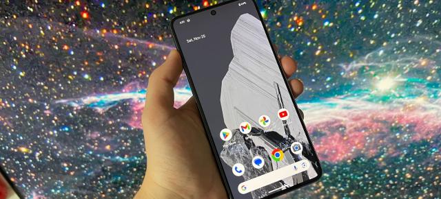 Google Pixel 8 Pro: Display fantasmagoric de luminos, greu de găsit cuvinte pentru el