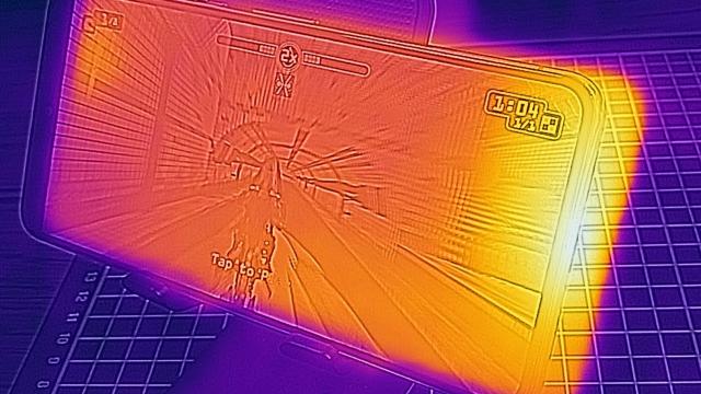 <b>Google Pixel 8 Pro: Benchmark-uri de top 15 în cel mai bun caz</b>Google Pixel 8 Pro vine cu un procesor Google Tensor G3, un CPU de 4 nm creaţie a celor de la Samsung. Are 9 nuclee şi gurile rele spun că e un Exynos rebranduit, care fusese de fapt pregătit pentru seria Galaxy S23. Are şi un GPU cu nume pompos