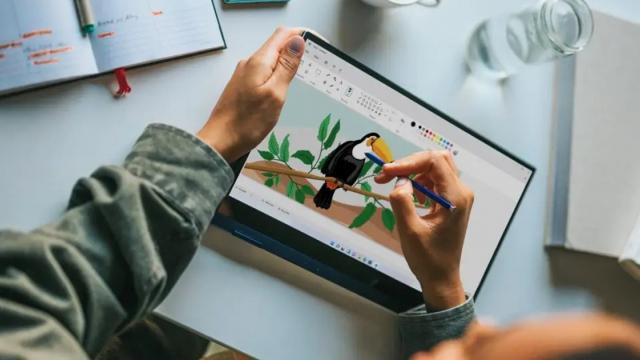 <b>Microsoft aduce Cocreator în Paint, un tool ce folosește inteligență artificială pentru generare de imagini</b>Paint e unul dintre programele copilăriei multor adulți din ziua de azi. Cel mai probabil e folosit destul de rar de câțiva ani, dar iată că Microsoft ar vrea să îl readucă în mainstream, o actualizare inedită sosind pentru acesta. Utilizatorii de Windows