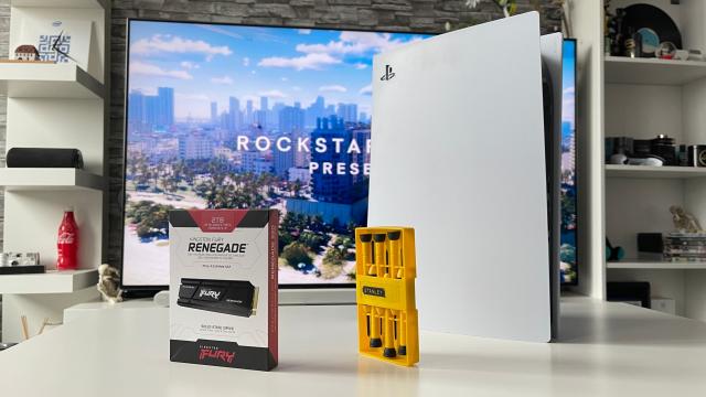 <b>Am făcut primul upgrade pentru PlayStation 5 în așteptarea jocului GTA 6! De ce am ales SSD-ul Kingston Fury RENEGADE de 2 TB? </b>Începutul lunii decembrie a venit cu o veste mare pentru gamerii din întreaga lume și anume anunțul celui mai așteptat joc al deceniului, Grand Theft Auto VI. Am avut ocazia să vedem primul trailer oficial și am aflat că debutul va avea loc