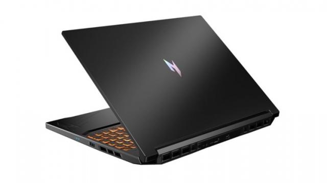 <b>Acer Nitro V 16 (ANV16-41) este gata de gaming și îți aduce ecran 165Hz, procesor Ryzen 8040 plus placă grafică RTX 4060</b>Acer aduce pe final de an un nou laptop de gaming și vorbim despre Nitro V 16 pe care îl vei identifica în online după codul ANV16-41. Acesta a fost creat pentru gamerii casual și promite să livreze o experiență echilibrată, acoperind perfect 