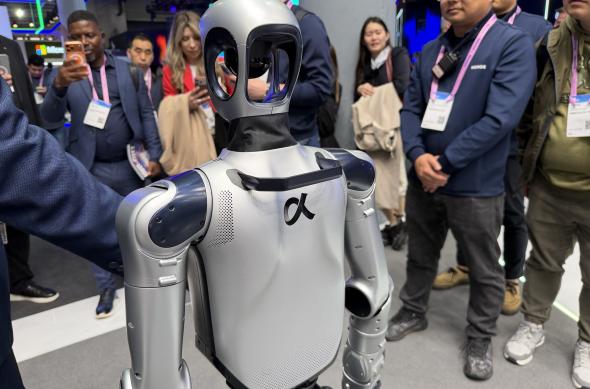 Turul standului Honor la MWC 2026: Photo 02.03.2026, 14 00 08 (1).jpg