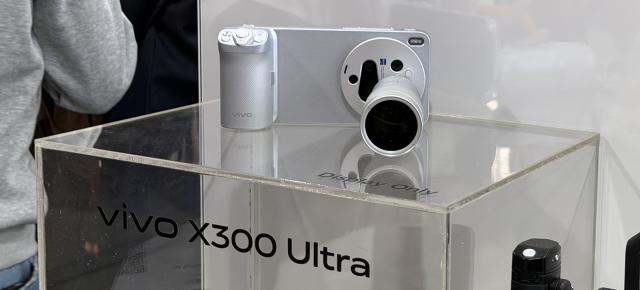 Turul standului vivo de la MWC 2026: Camera-phone-ul vivo X300 Ultra prezentat în premeiră, alături de alte telefoane, tablete și casca AR / XR vivo Vision