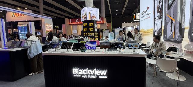 MWC 2026: Blackview şi telefoanele robuste cu satelit, senzor termic şi... iPhone!?