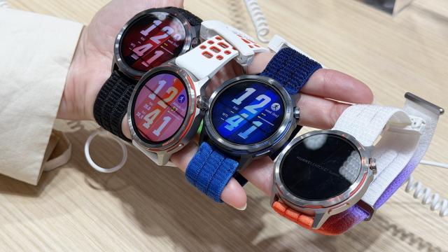 <b>MWC 2026: Huawei Watch GT Runner 2 hands-on - Ceasul care te pregătește de maraton</b>Huawei a readus la viață seria de ceasuri GT Runner, cu modelul Huawei Watch GT Runner 2, ce pare gândit să concureze cu Garmin-urile. E gândit pentru maratoniști și pentru cei care se pregătesc pentru maraton. Vine cu niște curele viu colorate și avem