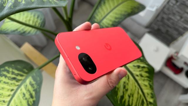 <b>Google Pixel 10a review detaliat în limba română (evaluare Mobilissimo)</b>Google s-a cam grăbit puțin cu lansarea lui Pixel 10a în acest an, telefonul mid-range sosind cu o lună mai devreme decât predecesorul. Acest lucru ar putea sugera că și flagship-urile Pixel 11 vin mai devreme? Nu știm încă