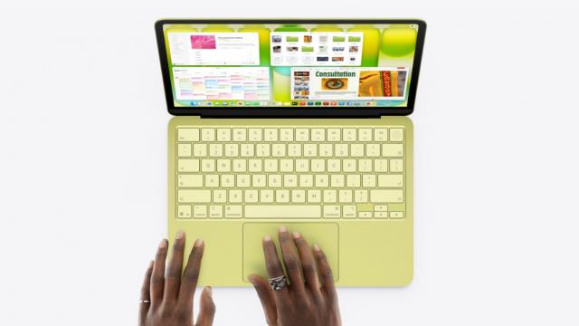 <b>Preț și disponibilitate Apple MacBook Neo în România</b>Apple surprinde piața globală la început de an 2026 prin lansarea lui MacBook Neo, cel mai accesibil laptop din portofoliul său care ar putea da crea palpitații producătorilor consacrați din segment. Acesta ar putea fi pentru unii primul