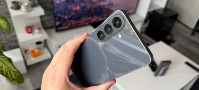 Samsung Galaxy S26 FE: Cameră cu hardware neschimbat de la predecesor, dar peste multe smartphone-uri rivale