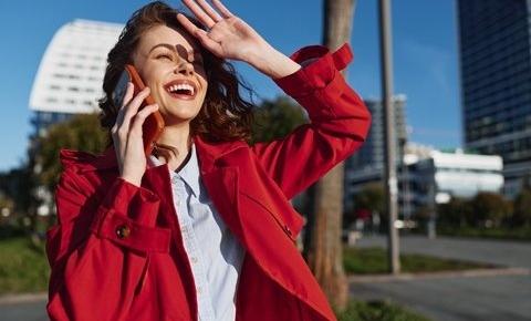 Vodafone testează traducerea apelurilor direct în rețea: AI-ul funcționează fără aplicație și fără telefon special