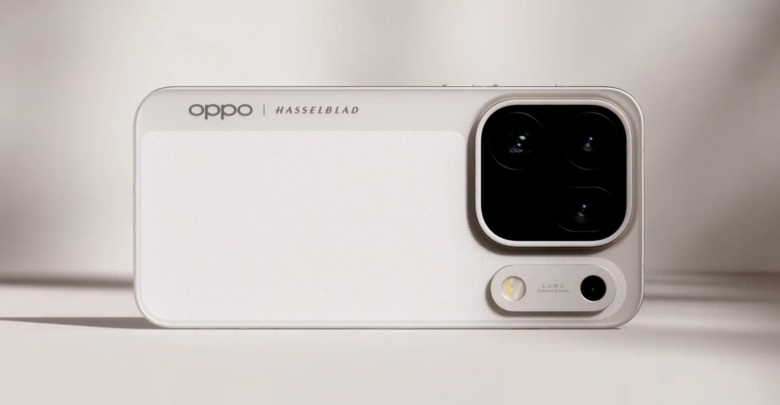 OPPO Find X10 Pro Max este oficial! Primul telefon din lume cu 3 camere de 200 MP, sistem foto Hasselblad, Dimensity 9600 Pro și baterie de 8000 mAh