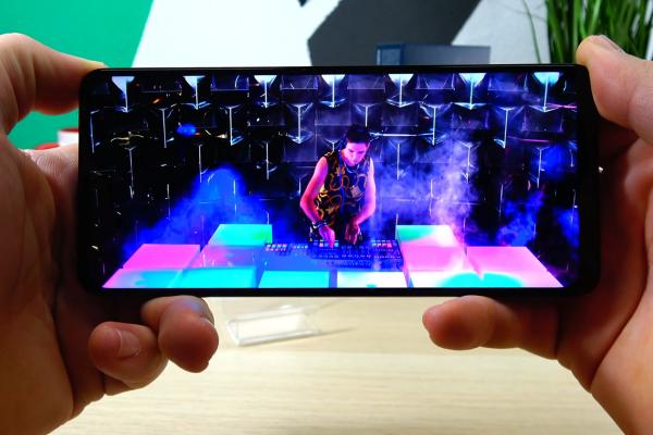 Motorola Moto G60: Display pentru consum multimedia acasă, mai degrabă decât afară