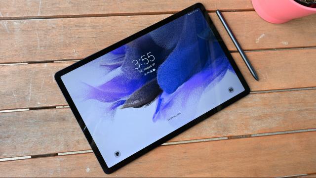 <b>Opțiunile de culoare pentru tableta Samsung Galaxy Tab S8 vor fi limitate; La fel și configurațiile</b>După ce ieri aflam variantele de culoare și configurațiile în care va sosi seria de telefoane Galaxy S22, astăzi ne îndreptăm atenția către tabletele Galaxy Tab S8 cu mari șanse de debut pe 5 ianuarie atunci când Samsung