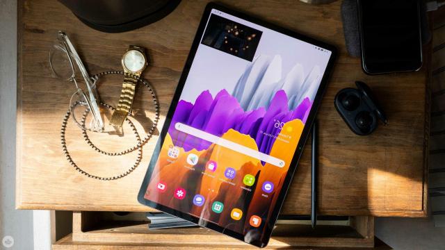 <b>Seria Galaxy Tab S8 este confirmată de către Samsung: aflăm opţiuni de conectivitate şi stocare pentru cele 3 tablete</b>Galaxy Tab S8 este următoarea mare serie de tablete Samsung, care va include 3 modele. A avut o sumedenie de scăpări până acum, de la surse de încredere, iar cea mai nouă vine chiar de la producător. Compania sud coreeană 