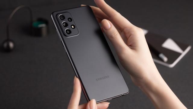 <b>Samsung Galaxy A53 își face apariția pentru prima dată în Geekbench; Vine cu CPU Exynos 1200 și 8 GB RAM</b>Potrivit zvonurilor din ultima vreme, Samsung lucrează la un succesor pentru Galaxy A52. S-ar numi Galaxy A53, iar până acum am văzut și randări detaliate cu acest model prin intermediul lui @OnLeaks. Ei bine, smartphone-ul și-a făcut acum apariția