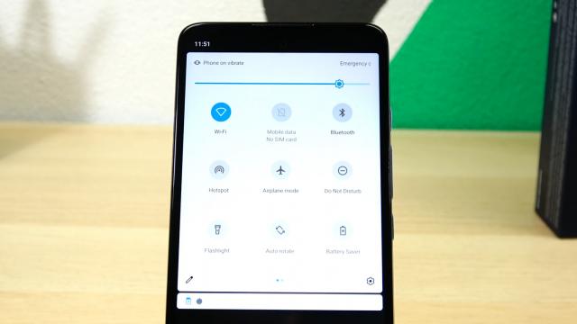 <b>Motorola Moto G60: Conectivitate de telefon midrange tipic</b>În ce priveşte conectivitatea, acesta este un telefon dual SIM 4G, cu suport Wi-Fi dual band, cu Bluetooth 5.0, cu GPS, dar şi cu NFC pentru plăti. Jos e un port USB-C 2.0. Apelurile se aud OK destul de tare şi clar, iar la Speedtest am atins 238 Mbps