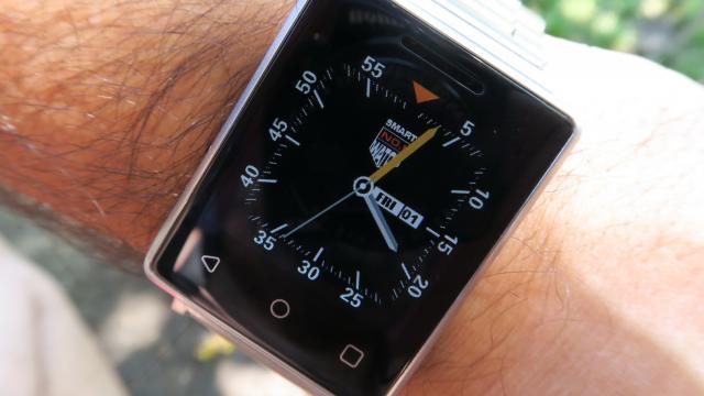 <b>NO.1 G7 Review: smartwatch detaşabil, cu rol de mini smartphone de sine stătător; Se poate conecta şi la Siri! (Video)</b>Nu în fiecare zi vezi un smartwatch al brandului No. 1 şi nu în fiecare vezi un ceas smart care se conectează la Siri. Am avut ocazia să vedem această funcţie pe No.1 G7, smartwatch bazat pe Android şi care e practic un mini smartphone, având în vedere..