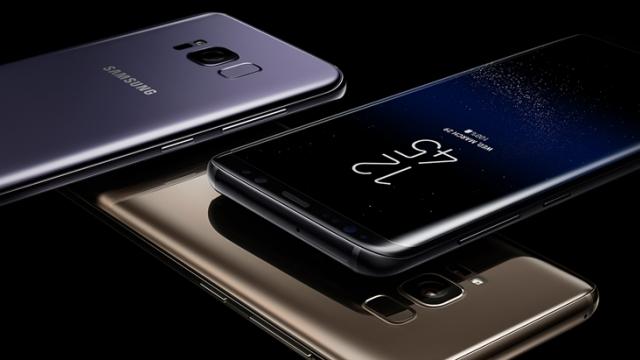 <b>Samsung Galaxy S8+ se clasează pe primul loc în topul Consumer Reports, Galaxy S8 e pe locul doi</b>Cel mai nou top pus la cale de către Consumer Reports plasează phablet-ul Samsung Galaxy S8+ pe locul cu numărul 1, iar pe 2 îl avem listat chiar pe Samsung Galaxy S8. De asemenea, lista realizată de către această publicație americană mai include