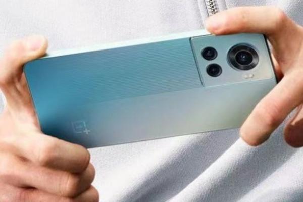 OnePlus Ace apare în fotografii hands on şi clipuri video; Va fi un OnePlus 10R?