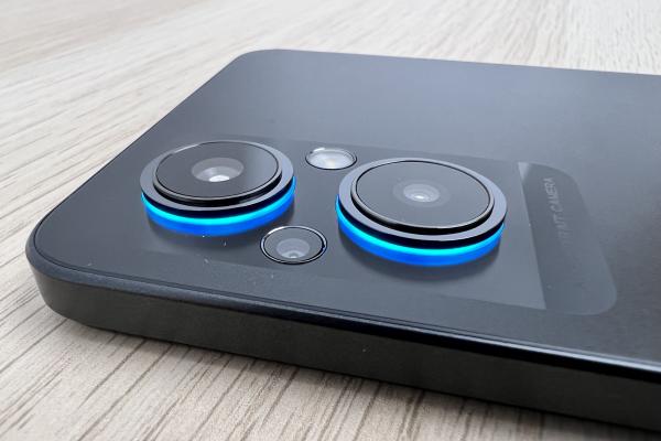 OPPO Reno7 Lite: Design extragavant, cu inele luminoase RGB, construcţie premium