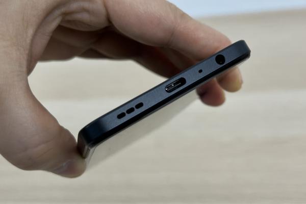 OPPO Reno7 Lite: Acustică mono cu volum satisfăcător, dar care trebuie strunit