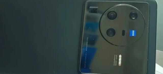 vivo X80 Pro își face apariția în fotografii reale și adoptă un design familiar; Debutul se apropie