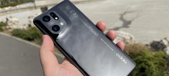 OPPO Find X5 Pro: Design memorabil, asimetric, ceramică îi creşte eleganța "craterului"