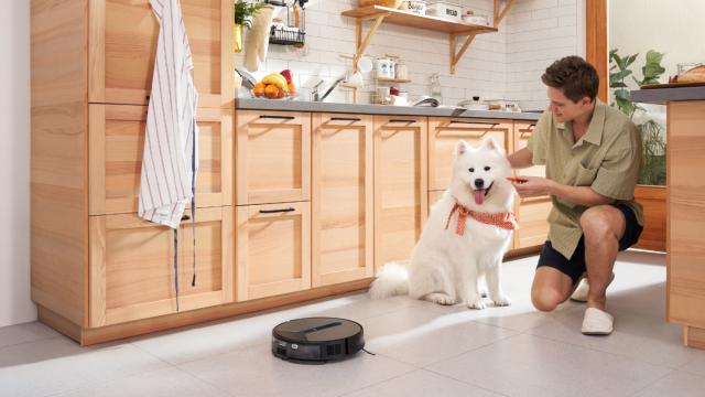 <b>TCL prezintă o gamă completă de produse de uz casnic; Aparat de aer condiționat, noua serie de mașini de spălat P2, aspiratoare robot și noi purificatoare de aer</b>TCL este unul dintre principalii jucători din industria TV la nivel mondial, doar că producătorul are în portofoliu și dispozitive electronice de consum. Astăzi au debutat astfel de produse în cadrul unui eveniment special, compania extinzându-și