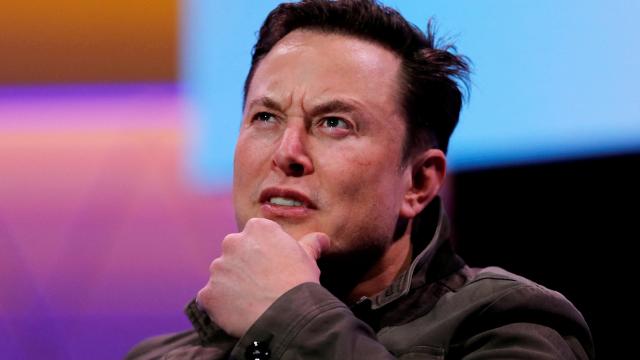 <b>Twitter răspunde ofertei de cumpărare a lui Elon Musk cu o "pilulă otrăvită"; Miliardarul are deja un plan B</b>Pe 14 aprilie Elon Musk a făcut valuri, făcând o ofertă de achiziţie pentru Twitter. CEO-ul SpaceX şi Tesla oferea 43 de miliarde de dolari pentru a cumpăra compania, după ce cumpărase deja 9.2% din platformarețelei sociale in primele zile din aprilie.