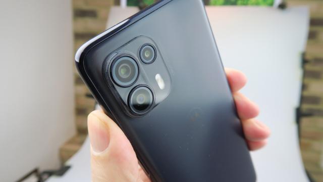 <b>Lista completă de dotări este aici pentru Moto Edge 30 Lite; Ce ne rezervă noul telefon?</b>La un pas distanță este și lansarea lui Motorola Edge 30 Lite, succesorul unui telefon apreciat prin prisma design-ului arătos și a camerei de 108 mpx integrate la bord. Azi aflăm că noul model are lista completă de dotări publicată online, astfel 