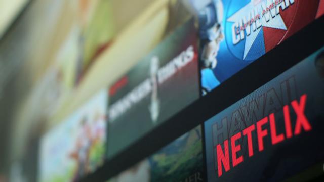<b>Netflix pierde peste 200.000 de abonați în primul trimestru din 2022, iar estimările pentru perioada următoare sunt de ordinul milioanelor</b>Nu mai este un secret faptul că popularitatea Netflix se află în picaj, iar astăzi sosesc și primele confirmări la nivel oficial. Gigantul din lumea serviciilor de streaming video atestă pe această cale o scădere a numărului de abonați