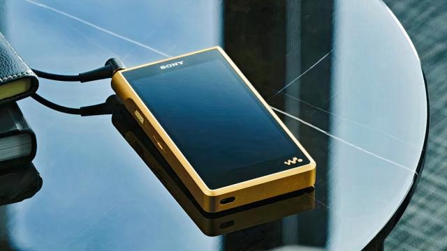 <b>Sony lansează două noi playere muzicale Walkman! Modelele NW-WM1ZM2 și WM1AM2 </b>Probabil mulți au uitat de brandul Walkman al Sony, însă compania îl ține încă în viață, fiind un simbol al măiestriei japoneze și al acusticii de top pentru dispozitive portabile. Prin intermediul GadgetZone.ro aflăm azi că au debutat două noi playere