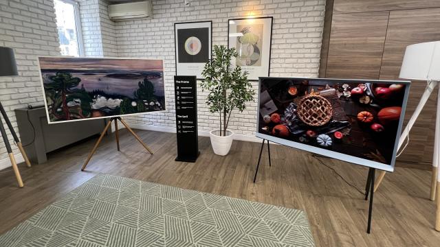 <b>Am văzut la treabă cele mai noi televizoare Neo QLED Samsung: model de gaming de 144 Hz + The Frame, Serif 2022, model 8K</b>Pe final de lună aprilie, cu puţin înainte de Paşte am avut ocazia să văd în acţiune cele mai noi televizoare Samsung, practic flagshipurile companiei pentru prima jumătate de an 2022. Ele sunt deja disponibile pe plan local şi e vorba aici 
