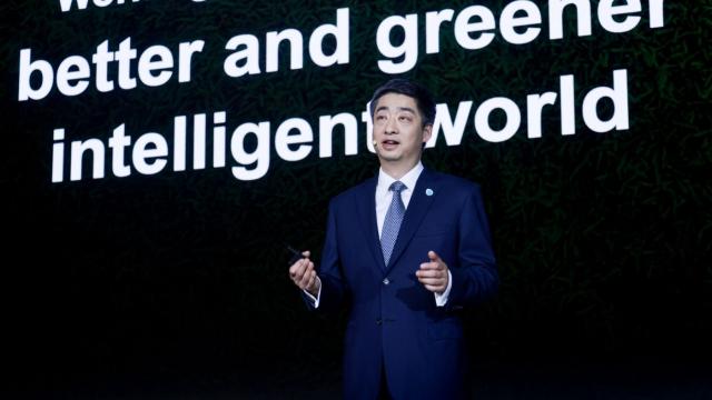 <b>Huawei redefineşte sectorul fotovoltaic cu AI, cloud şi alte tehnologii; Ce iniţiative ecologice a pregătit compania</b>Probabil aţi remarcat faptul că multe companii tech au început să aibă o abordare mai prietenoasă cu mediul înconjurător în ultimii ani. Acum nume mari precum Huawei se implică şi în segmentul energiilor regenerabile şi al tehnologiilor 