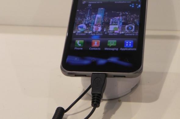 MWC 2011: LG Optimus 2X, primul telefon cu procesor dual core, surprins În acțiune (Video): dscn3791jpg.jpg