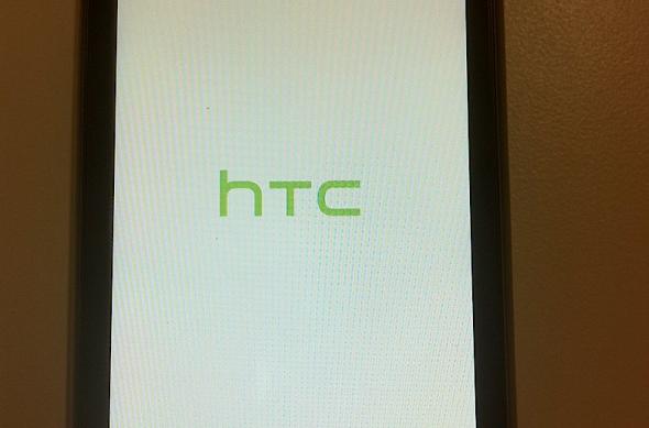 Misterul zilei! Un smartphone HTC isi face aparitia in imagini foarte clare... Ce model sa fie!?: htc_android03.jpg