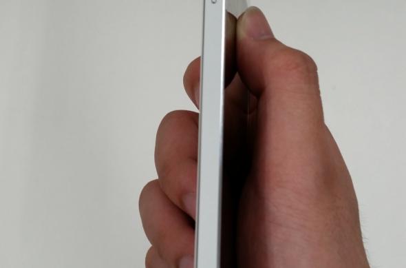 O versiune albă de Samsung Galaxy Alpha este fotografiată; Iat-o!: 922a116fjw1eizidmv4nyj22b043kx6q.jpg