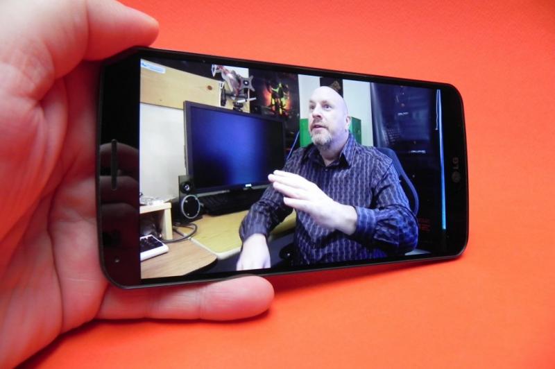 LG G Flex Review: telefonul curbat Își flexează mușchii, se dovedește "subțire" În unele aspecte (Video): lg_g_flex_review_mobilissimo_ro_40jpg.jpg