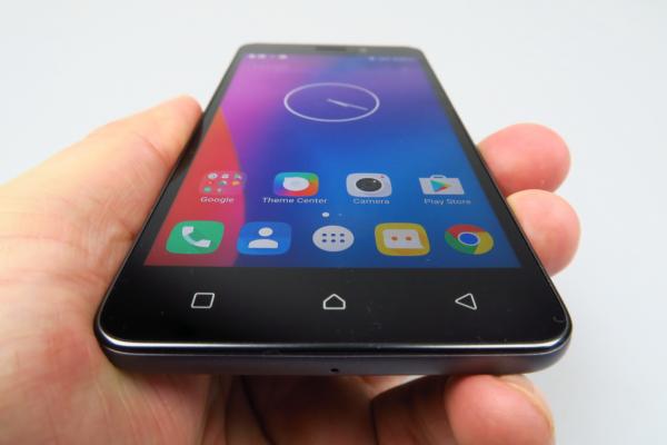 Lenovo K6: Design familiar, comoditate sporită