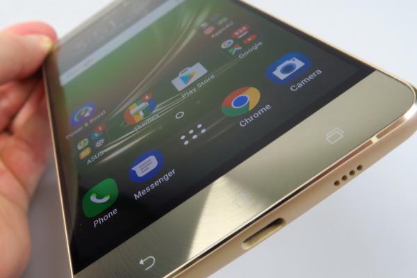 ASUS ZenFone 3 Deluxe: Benchmark de podium, şerif în zona flagship-urilor Android