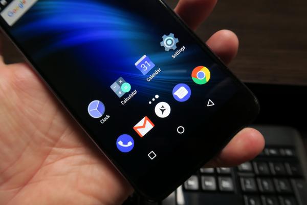 Allview X4 Soul Vision: Display cu laminare completă şi luminozitate suficientă