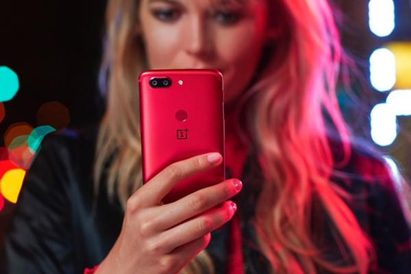 OnePlus 5T Lava RED este acum oficial; flagship-ul chinezilor vine de astăzi și pe roșu