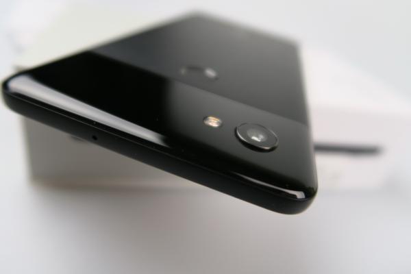 Google Pixel 2 XL Unboxing: produs de LG, îmbunătăţit de Google (Video)