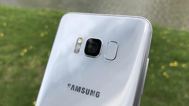 <b>Apare o nouă listă a telefoanelor Samsung ce vor primi actualizarea la Android Oreo; iată ce modele sunt menționate</b>Descoperim astăzi online o nouă listă a terminalelor Samsung ce vor primi actualizarea la Android Oreo, listă ce conține o mulțime de handset-uri după cum vedeți mai jos. Este confirmat update-ul la Oreo și pentru Galaxy S6 așa cum aflam