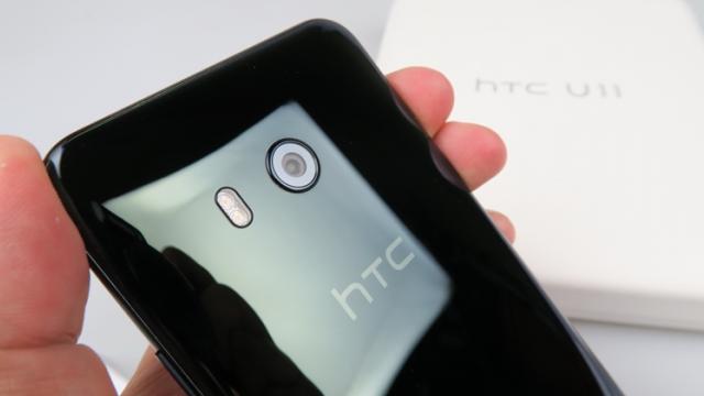 <b>HTC U11 primește de astăzi Android Oreo; ajunge momentan pe variantele unlocked din SUA</b>De astăzi smartphone-ul HTC U11 primește actualizarea la Android Oreo pe piața din SUA, release ce ne aduce noutăți precum modul Picture in Picture, Autofill, meniu de setări rapide redesenat și multe altele. Pe listă se mai află