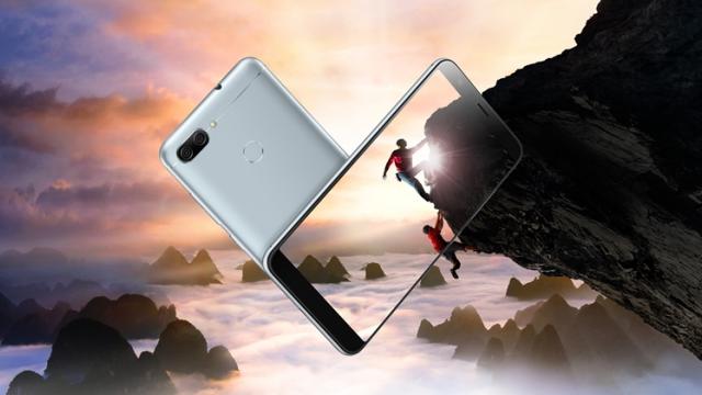 <b>ASUS ZenFone Max Plus (M1) inaugurează ecranul 18:9 pe gama ZenFone; Vine cu baterie generoasă, recunoaştere facială</b>Taiwanezii de la ASUS țin cont de popularitatea telefoanelor cu display 18:9 și de aceea încep să lanseze și ei terminale de acest tip pe piață. După un model Pegasus, este momentul să îl descoperim pe ASUS ZenFone Max Plus M1