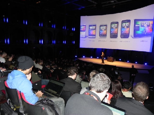 Conferinta de presa HTC la MWC 2011: prezentarea LIVE a Telefoanelor Facebook si tabletei Flyer - imaginea 57