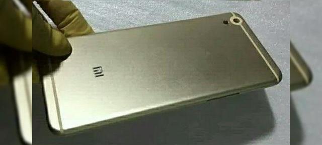 Carcasa unui smartphone misterios apare din nou în imagini; de această dată vedem logo-ul Xiaomi aplicat peste