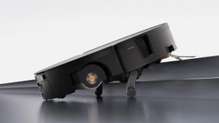 IFA 2026: Roborock Saros 20 Flow Complete debutează, cu o putere de 36.000 Pa, navigare StarSight 2.0 și mop tip rolă
